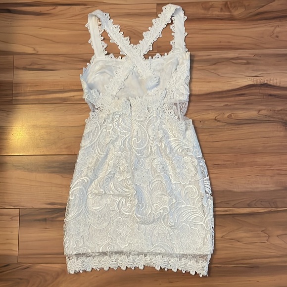 VENUS Pure White Lace Bodycon Dress. Stunning! - Picture 5 of 8